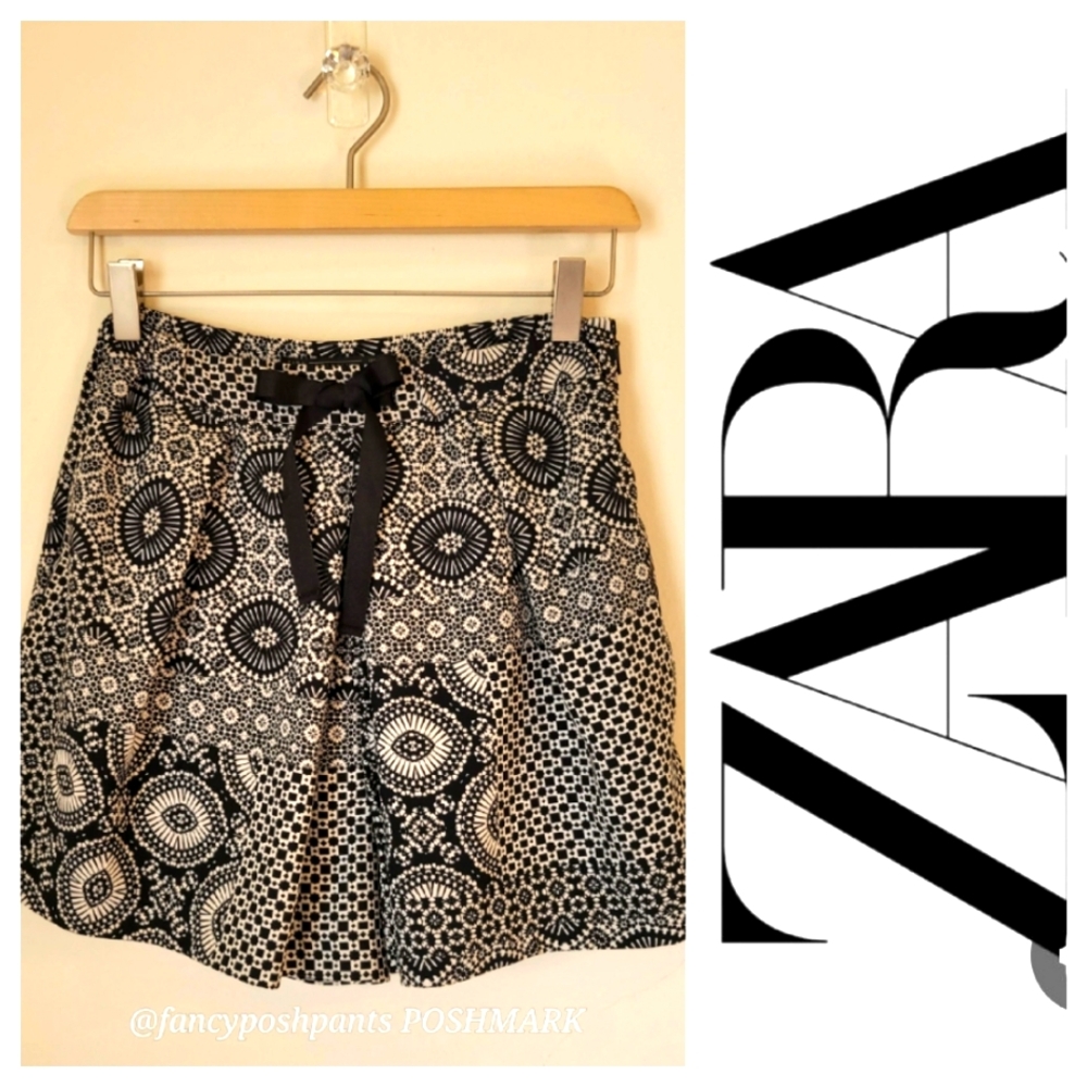 ZARA on-trend high-waisted geometric split short short skort zipper and pockets
